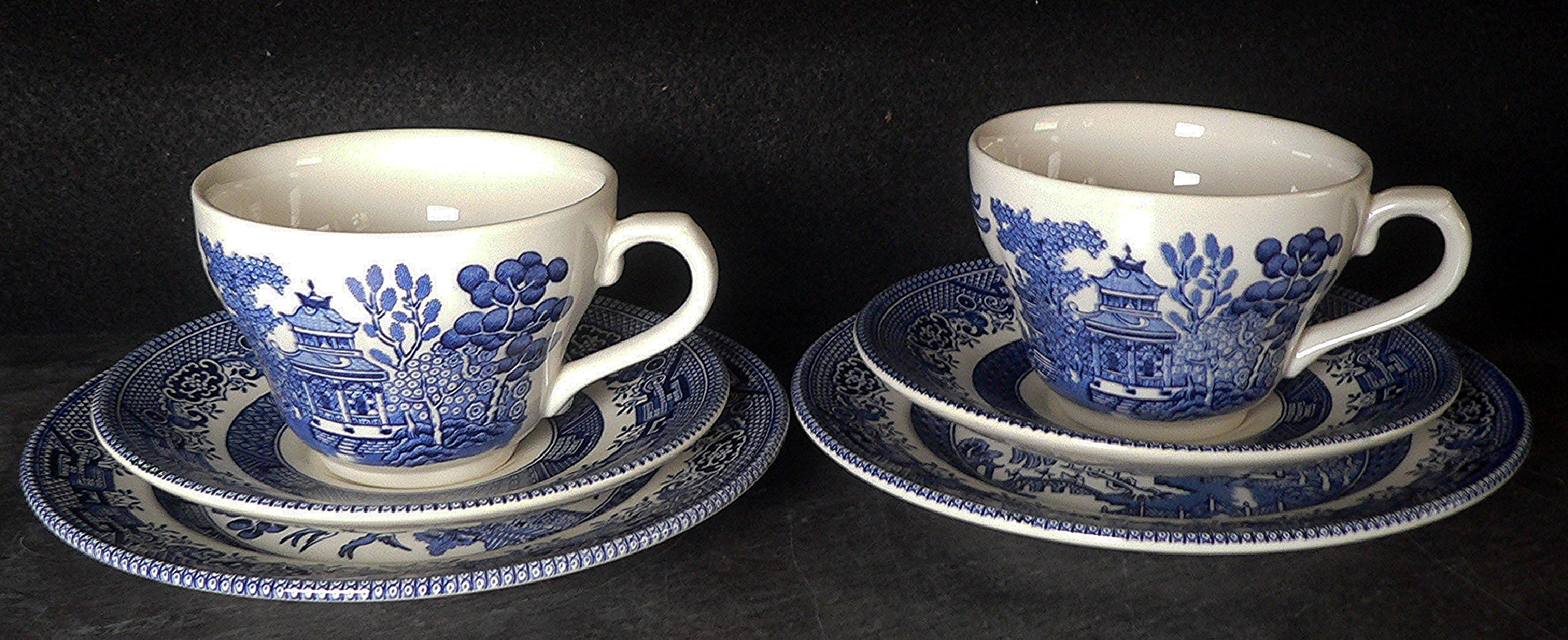 Pair of blue & white Willow pattern trios