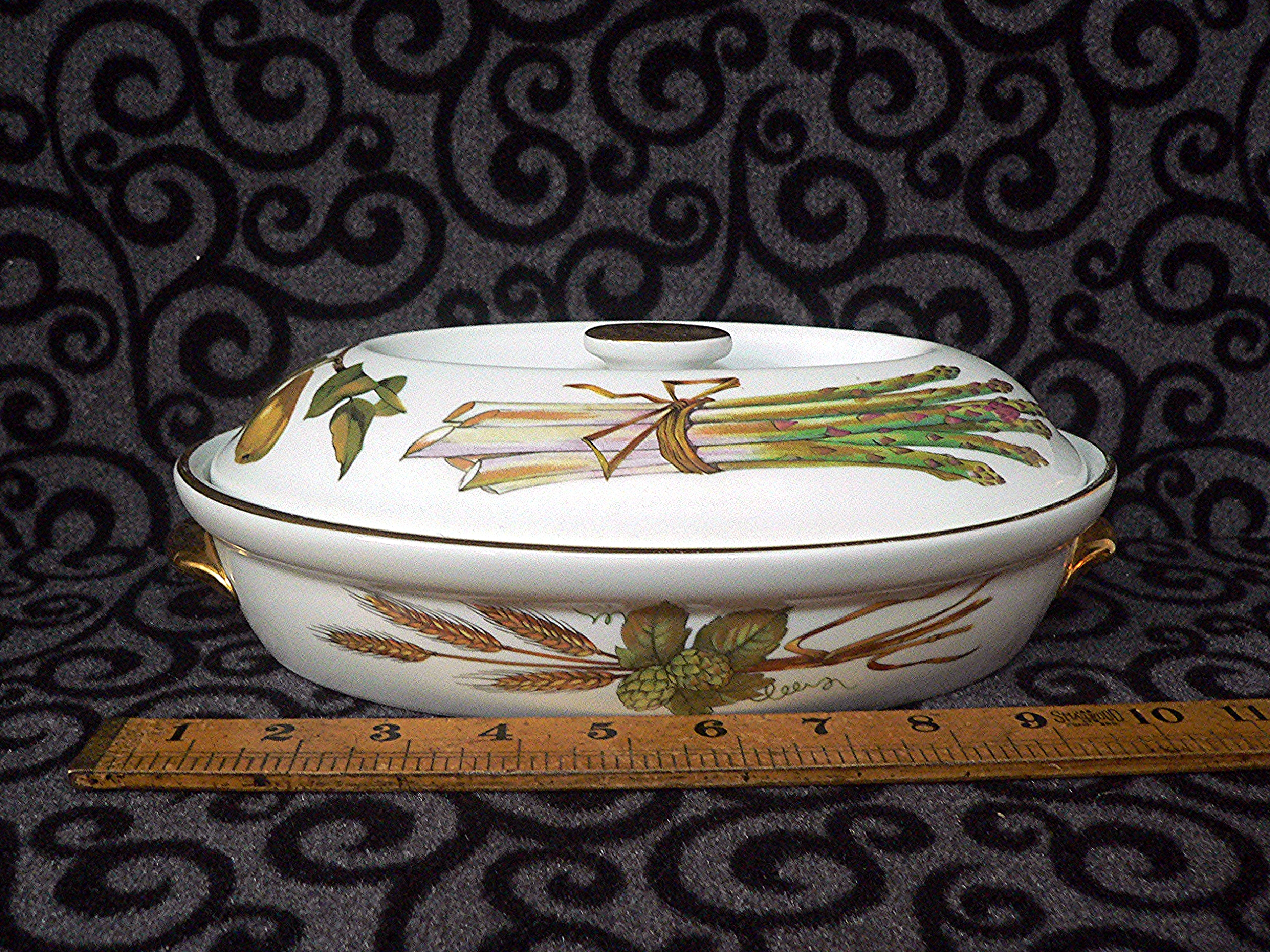 Royal Worcester lidded casserole dish