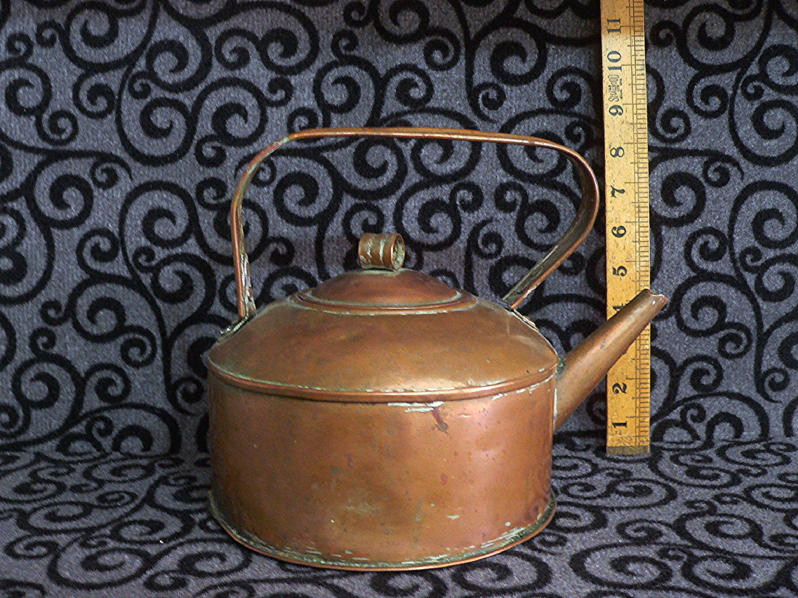 Antique, large/medium sized copper kettle.