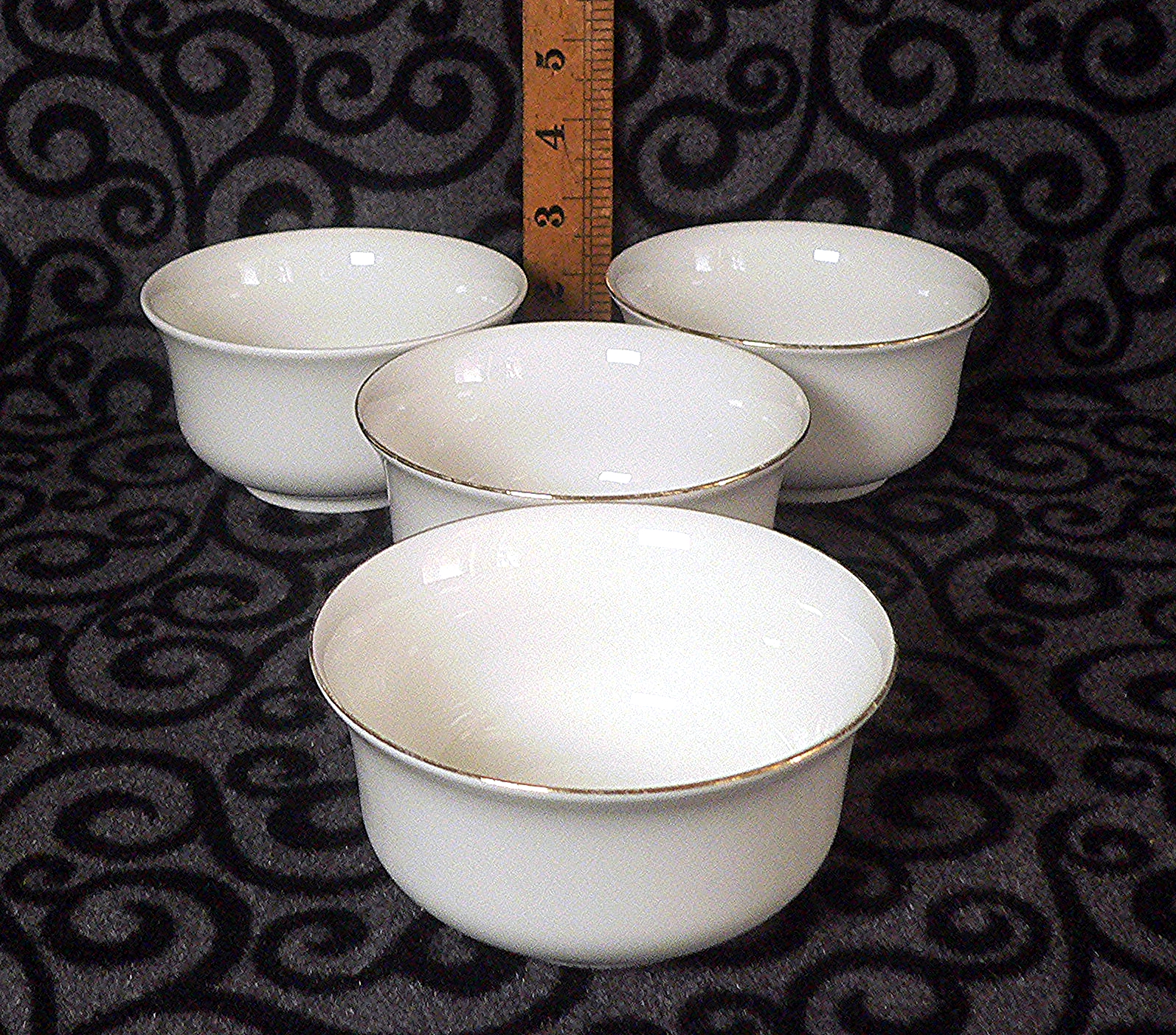 4 x bone china Queen Anne bowls.