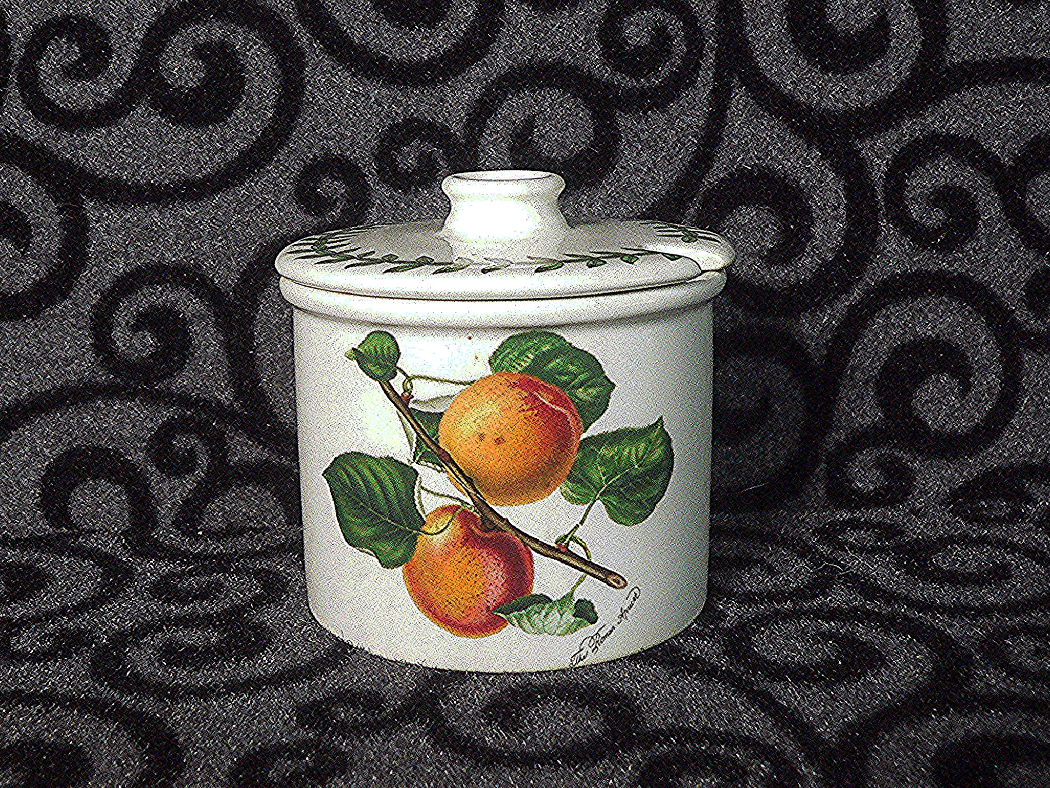 Portmeirion Botanic Garden lidded preserve pot.