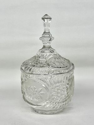 Сахарница с крышкой . Хрусталь 
СССР 
23,5х13 
без дефектов