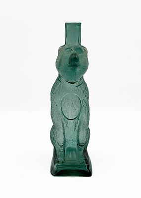 (П) Бутылка "Медведь". Нач. XX в. Цветное стекло. В - 27 см