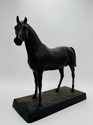 (М) Автор модели Клодт П. К. (1805-1867), формовщик В. Кузнецов - Скульптура &laquo;Лошадь заводская&raquo;. 