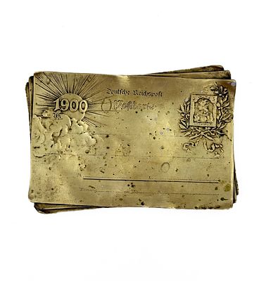 (П) Визитница настольная в виде конверта. 1900 г. . Металл, чеканка. 10 х 15 см