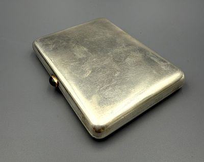 (П) Серебренный портсигар, нач XX, Дарственная надпись. Серебро 
10,5 х 7,5 см.