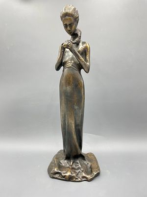 (П) Паола Трубецкой (1866—1938 гг) - Статуэтка "Девушка с косой", первая треть ХХ в. 44 х 15 см 