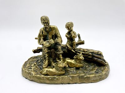 (П) Скульптурная композиция "Пастухи на привале". Начало XX в. . Литье, бронза. 13 х 21 х 16 см 