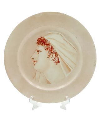 (П) Тарелка с изображением юноши (античный 
сюжет). Англия, конец XIX в. Фарфор, роспись. Д - 26 см