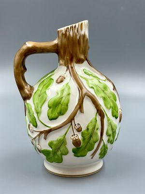 (П) Штоф "Дубок". ЛФЗ, сер. XX в. Фарфор, роспись. В - 20 см 
Марка синим на дне