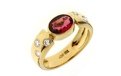 Ring 8,14g 750/- Gelbgold mit 6 Diamanten zus. ca. 0,36 ct. und Farbstein
