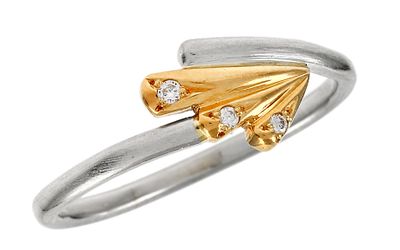 Ring 3,17g 950/- Platin und 750/- Gelbgold mit 3 Diamanten zus. ca. 0,06 ct., Ringgr&ouml;&szlig;e ca. 55. R 