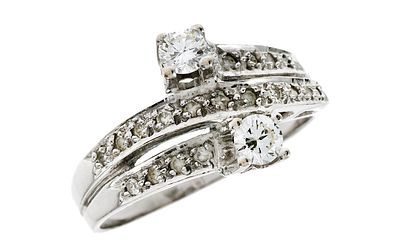 Ring 4,10g 585/- Wei&szlig;gold mit 2 Diamanten zus. ca. 0,36 ct. und 20 Diamanten zus. ca. 0,10 ct., R