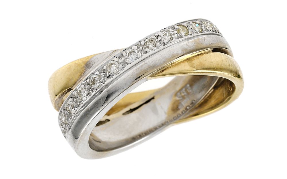 Ring 8,60g 585/- Gelbgold und Wei&szlig;gold mit 13 Diamanten zus. ca. 0,20 ct., Ringgr&ouml;&szlig;e ca. 56. Ring 