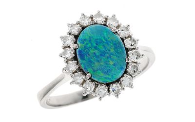 Ring 4,34g 750/- Wei&szlig;gold mit 16 Diamanten zus. ca. 0,48 ct. und Opal, Ringgr&ouml;&szlig;e ca. 60. Ring 4 
