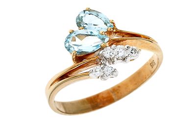 Ring 3,34g 585/- Gelbgold und Wei&szlig;gold mit 5 Diamanten zus. ca. 0,13 ct. und Aquamarinen, Ringgr&ouml;