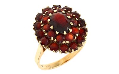 Ring 4,87g 585/- Gelbgold mit Granaten, Ringgr&ouml;&szlig;e ca. 53. Ring 4,87g 585/- Gelbgold mit Granaten 