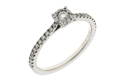 CHRIST Ring 2,17g 585/- Wei&szlig;gold mit Diamant ca. 0,10 ct. F/vs und 31 Diamanten zus. ca. 0,31 ct.