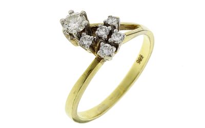 Ring 2,76g 585/- Gelbgold und Weißgold mit Diamant ca. 0,20 ct. und 5 Diamanten zus. ca. 0,10 ct.