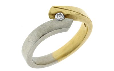 Ring 8,23g 750/- Gelbgold und 950/- Platin mit Diamant ca. 0,05 ct., Ringgröße ca. 56. Ring 8