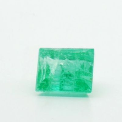 Smaragd zu 0,93 ct., Länge 5,82 mm, Breite 5,31 mm, Höhe 4,07 mm