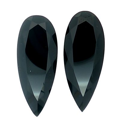 Schwarzer Spinell Paar 40.52 ct.. Laenge 3.00 mm. Breite 12.14 mm. Hoehe 7.02 mm