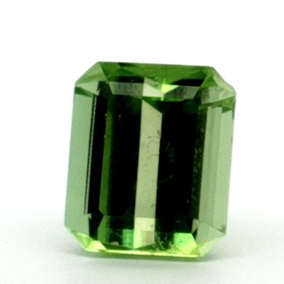 Peridot 7.24 ct.. Laenge 11.71 mm. Breite 9.97 mm. Hoehe 7.07 mm