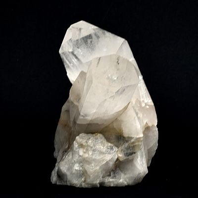 Edelstein Kristall aus Bergkristall 940.46 g Masse ca. 9.50x6x13 cm
. Edelstein Kristall aus 