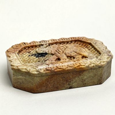 Edelstein Dose aus Speckstein 709.45 g Masse ca. 15x10.30x3.50 cm