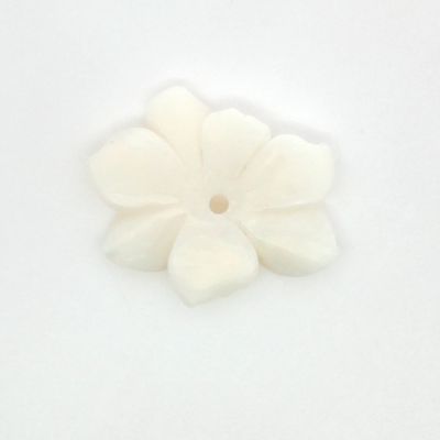 Opal Bluete Handgravur 10.17 ct. Laenge 25.20 mm. Breite 20.91 mm. Hoehe 4.28 mm