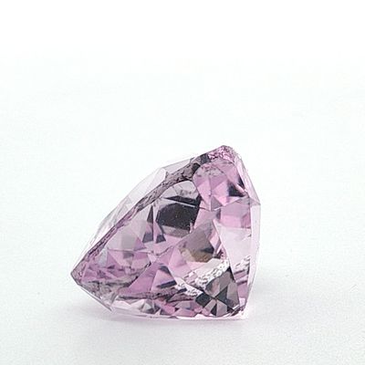 Kunzit. 18.72 ct. Breite 18.66 mm. Hoehe 12.00 mm