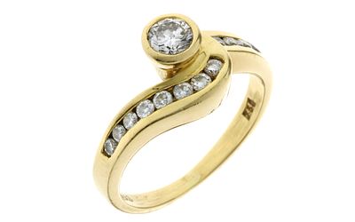 Ring 3,60g 750/- Gelbgold mit Diamant ca. 0,20 ct. und 12 Diamanten zus. ca. 0,24 ct., Ringgr&ouml;&szlig;e 