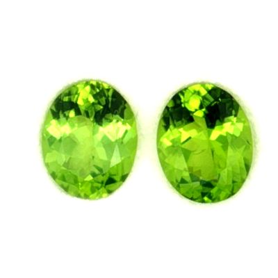 Peridot Paar 5,23 ct., L&auml;nge 9,93 mm, Breite 8,20 mm, H&ouml;he 4,69 mm