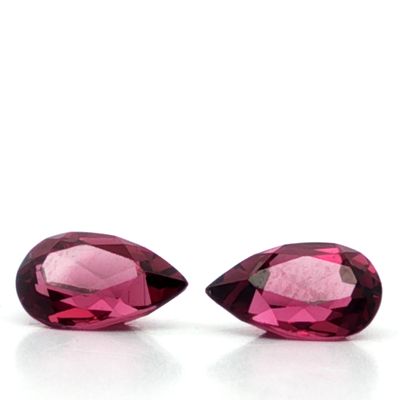 Rhodolith Paar Tropfenform zu 2,22 ct., L&auml;nge 8,10 mm, Breite 5,12 mm, H&ouml;he 3,37 mm