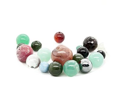 Diverse Kugeln Konvolut 19 Stk. 88,35 ct.