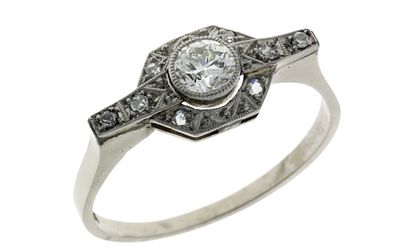 Ring 2,27g 585/- Wei&szlig;gold mit Diamant ca. 0,25 ct. und 8 Diamanten zus. ca. 0,10 ct., Ringgr&ouml;&szlig;e c