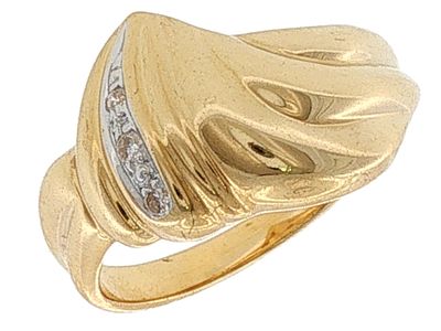 Ring 5,62g 750/- Gelbgold und Wei&szlig;gold mit 3 Diamanten zus. ca. 0,03 ct. G/si, Ringgr&ouml;&szlig;e ca. 54. 