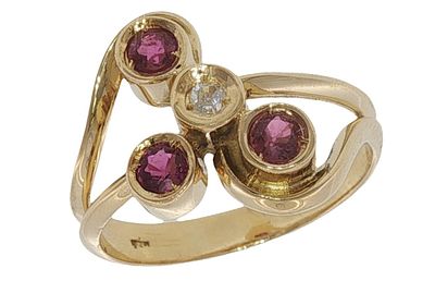 Ring 4,10g 750/- Gelbgold mit Diamant ca. 0,05 ct. H/si2 und Rubinen, Ringgr&ouml;&szlig;e ca. 52. Ring 4 