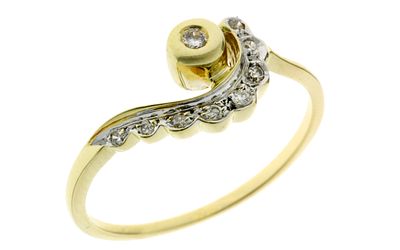 Ring 1,96g 585/- Gelbgold und Wei&szlig;gold mit 9 Diamanten zus. ca. 0,10 ct. LB/vs, Ringgr&ouml;&szlig;e ca. 57. 