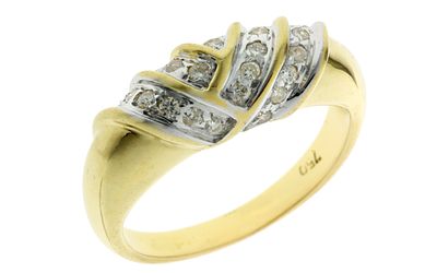 Ring 4,65g 750/- Gelbgold und Wei&szlig;gold mit 28 Diamanten zus. ca. 0,28 ct. H/si, Ringgr&ouml;&szlig;e ca. 53. 