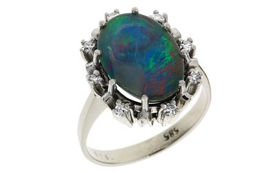 Ring 4,88g 585/- Wei&szlig;gold mit 8 Diamanten zus. ca. 0,12 ct. F/vs und Opal, Ringgr&ouml;&szlig;e ca. 51. Ring 