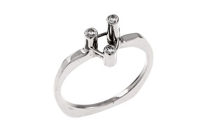 Ring 3,95g 585/- Wei&szlig;gold mit 3 Diamanten zus. ca. 0,09 ct., Ringgr&ouml;&szlig;e ca. 57. Ring 3,95g 585/- 