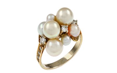 Ring 7,75g 585/- Gelbgold mit 16 Diamanten zus. ca. 0,52 ct. und Perlen, Ringgr&ouml;&szlig;e ca. 57,5. Ring 