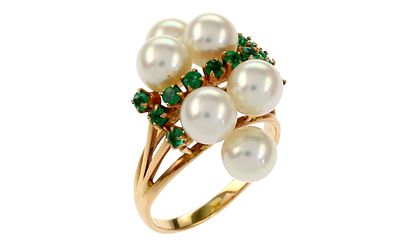 Ring 5,98g 585/- Gelbgold mit Akoya-Perlen und Smaragden, Ringgr&ouml;&szlig;e ca. 57. Ring 5,98g 585/- 