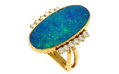 Ring 13,34g 750/- Gelbgold mit 12 Diamanten zus. ca. 0,60 ct. und Opal, Ringgr&ouml;&szlig;e ca. 53. Ring 