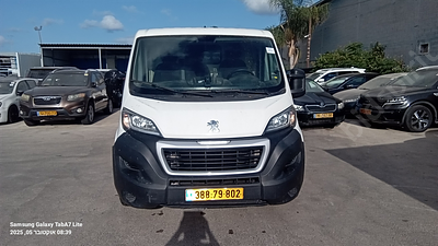 פיג'ו בוקסר מודל 2021. . תיבת הילוכים: ידני
מנוע: דיזל, נפח מנוע: 2,179 סמ"ק, הנעה: 4x2, מפתח: 