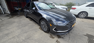 יונדאי סונטה היברידי מודל 2021. . תיבת הילוכים: אוטומטי
מנוע: בנזין, נפח מנוע: 1,999 סמ"ק 