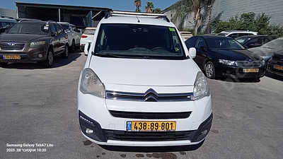 סיטרואן ברלינגו מודל 2018. . תיבת הילוכים: ידני
מנוע: דיזל, נפח מנוע: 1,560 סמ"ק, הנעה: 4x2 