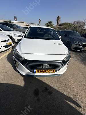 יונדאי איוניק היבריד מודל 2018. 282,549 ק"מ, יד שלישית. מחיר מחירון: ₪73,720. תיבת הילוכים: 