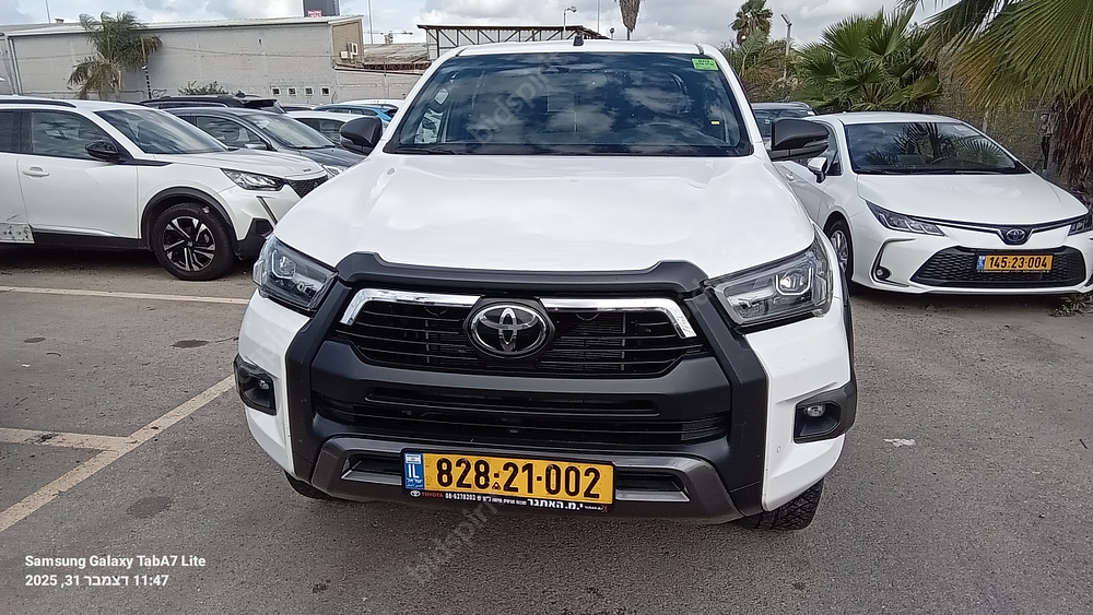 טויוטה היילקס תא כפול מודל 2022. 94,819 ק"מ, יד שנייה. מחיר מחירון: ₪182,520. תיבת הילוכים: 